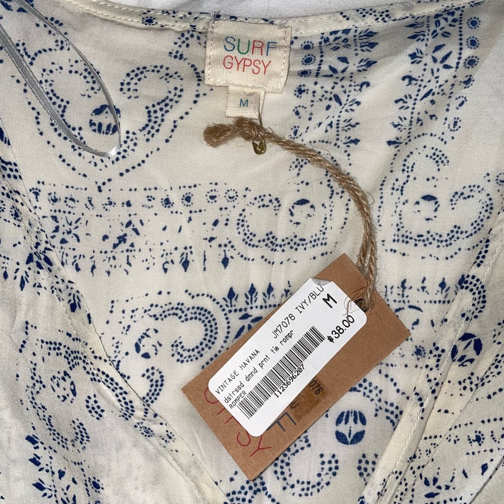 Medium Beachy, Patterned Romper - Picture 3 of 3